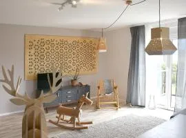 Lesnavesna designer Apartment with a garden