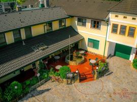 Zum Dorfmeister Wirt Economy，位于Weikersdorf am Steinfelde的酒店