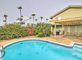South Padre Island Oasis with Pool Walk to Beach!，位于南帕诸岛的酒店
