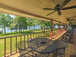 Waterfront Tennessee Home on Kentucky Lake with Deck，位于Durham Subdivision的酒店