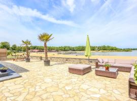 Beach house，位于Erm的海滩酒店