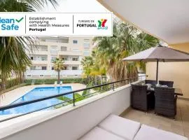 Spacious Apartment with Huge Terrace and Swimming Pool