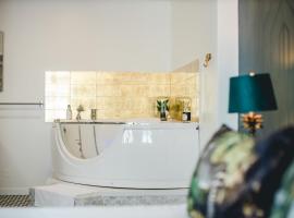 Les Précieuses Suites & Spa I，位于阿维尼翁的带按摩浴缸的酒店