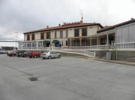 Hostal Las Fuentes，位于阿雷瓦洛的酒店