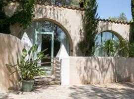 Casa Los Arcos at Masia Nur Sitges, Adults only，位于卡涅利亚斯的酒店