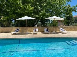 Villa Blanca con piscina a 15 minutos de Toledo