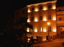 Palazzo Pascali Art Hotel，位于科玛南扎的酒店