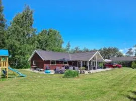 10 person holiday home in Væggerløse-By Traum