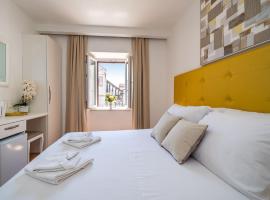 Luxury rooms Zadar old town，位于扎达尔的酒店