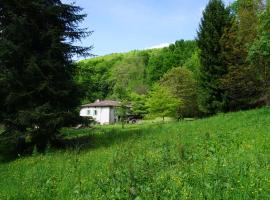 Le Pidro - A family house with private stream and woodland，位于Castelnau-Durban的度假屋