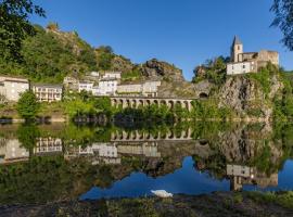 Les Gîtes du Rocher et de la Boucle du Tarn，位于Ambialet的酒店