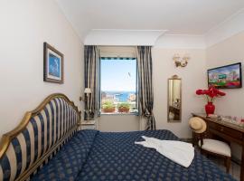 Amalfi Old Square room & apartments，位于阿马尔菲的民宿