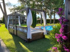 VILLA SA CALMA，位于萨拉戈萨的带泳池的酒店
