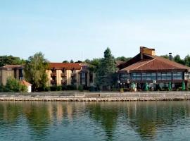 Hotel Golubački grad Golubac，位于哥鲁拜克的酒店