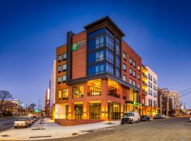 Holiday Inn Express & Suites - Charlotte - South End by IHG，位于夏洛特的酒店