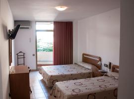 Hostal Fontdemora，位于Móra la Nova的酒店