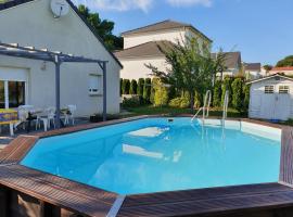 Villa du pic vert 105m2 , 4 chambres de plain-pied avec piscine à Montfaucon，位于Montfaucon的度假屋