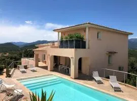 VILLA CARAMONTINU à Pinarello, proche plage, vue mer, piscine chauffée