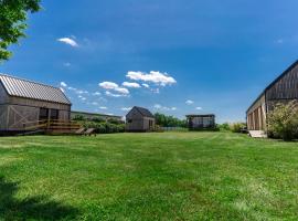 Horse Glamping Park，位于Cirkovce的豪华帐篷营地