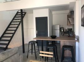 Charmante maison à 5min de Marcoule，位于Codolet的酒店