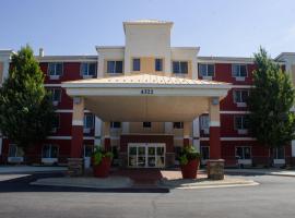 Holiday Inn Express and Suites St. Cloud by IHG，位于圣克劳德的酒店