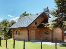 Log House Natura，位于拉多夫吉卡的木屋