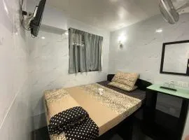 Vienna Hostel Block D 24 HOUR RECEPTION 10th floor Block D CHUNGKING MANSION TSIM SHA TSUI KOWLOON