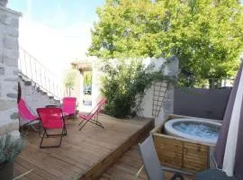 Le Patio Aux Hirondelles