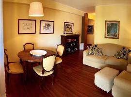 Elegante trilocale con garage, terrazzo e vista montagne，位于巴多尼奇亚的酒店