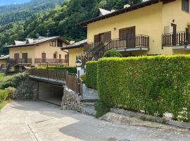 Appartamento con Giardino e Box in Valmalenco，位于Torre di Santa Maria的酒店