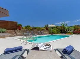 Trialonia Luxury Villa