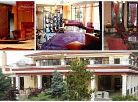 Hotel Ampelonas Valtadorou，位于纳乌萨玛西亚斯的酒店