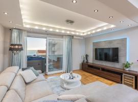 Luxury apartman SKY with sea view and whirlpool，位于马卡尔斯卡的Spa酒店