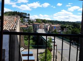 appartement f1 meublé 3 personnes，位于欧布纳的酒店