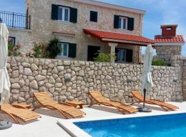 Villa Puntica with private heated pool，位于祖波维奇的酒店