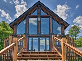 Red Sweetheart Barn Studio with Mtn and River Views!，位于Westminster的酒店