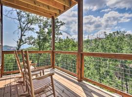 Modern Gatlinburg Cabin with Hot Tub, Game Room，位于加特林堡的Spa酒店