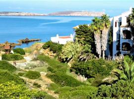 Casa Cristalina Menorca，位于福尔内利斯云母湾海滩附近的酒店