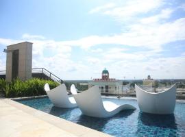 Enjoy Modern, Spacious, Peaceful stay with Lake view - Gravit8，位于巴生的带泳池的酒店