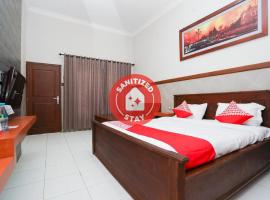 OYO 1588 Hotel Bintang，位于Tuban的酒店