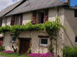 Maison familiale coteaux de la Vézère，位于Voutezac的酒店