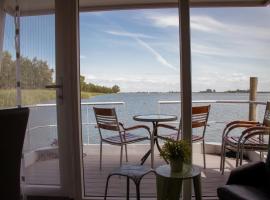 Houseboat uitzicht over veluwemeer, natuurlokatie, prachtige vergezichten，位于比丁赫伊曾的海滩短租房