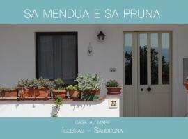 SA MENDUA E SA PRUNA casa al mare，位于伊格莱西亚斯的酒店