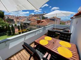 Unique apartment by MyPlaceForYou, in the center of Lisbon with views over the city and the Tagus river，位于里斯本星花园附近的酒店