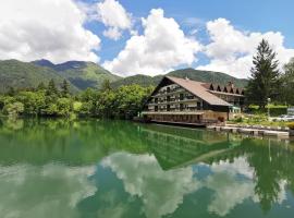 Hotel Alma & Castle Hrib，位于普雷德沃尔的酒店