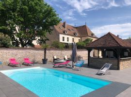 Logis L'Hôtel D'Arc，位于Arc-sur-Tille的酒店