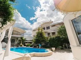 Farneliya club-hotel