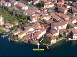 Historic house by the lake La Renée Casa Vacanza，位于普雷多雷的酒店