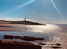 Skerry View - Overlooking the Moray Firth - close to Beaches, Harbour, Shops and Restaurants，位于洛西茅斯的酒店