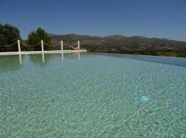 MELILOFOS STUDIO 1 BDR w Pool in Evia island，位于Avlonárion的低价酒店